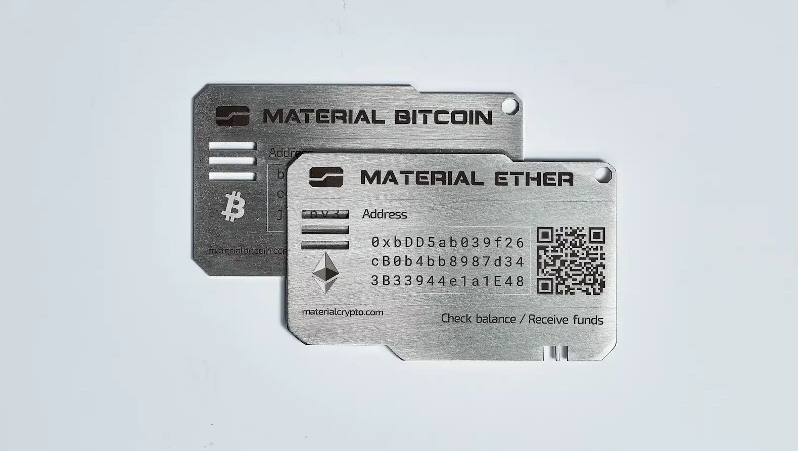 Foto del pack de una versión para bitcoin y otra para ethereum de Material Bitcoin